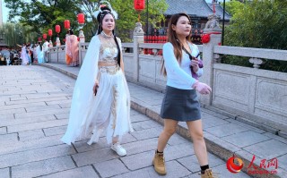 春季汉服女士穿搭图片，春季汉服女士穿搭图片大全